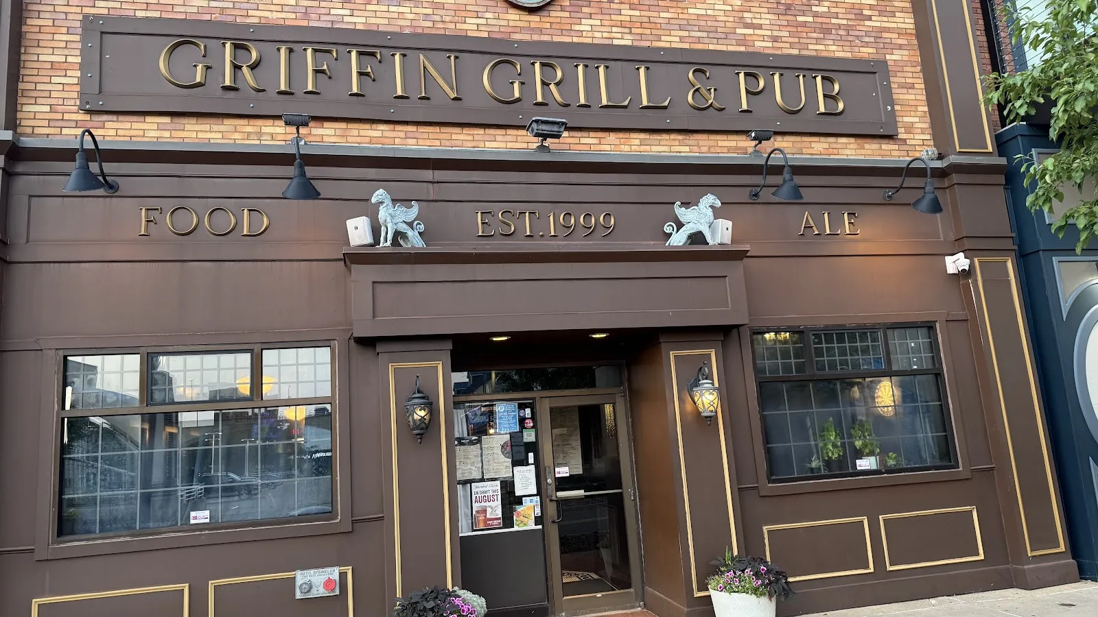 Griffin Grill & Pub - Image 3