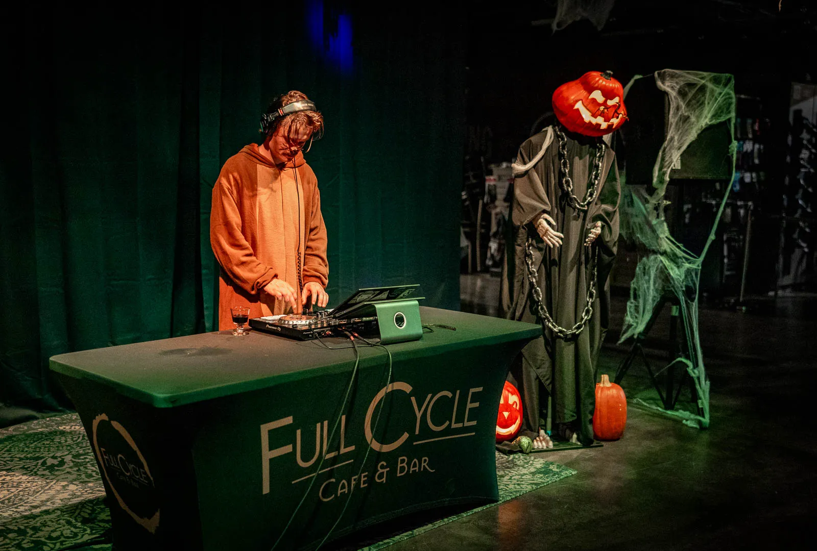 Full Cycle Cafe & Bar - Image 3