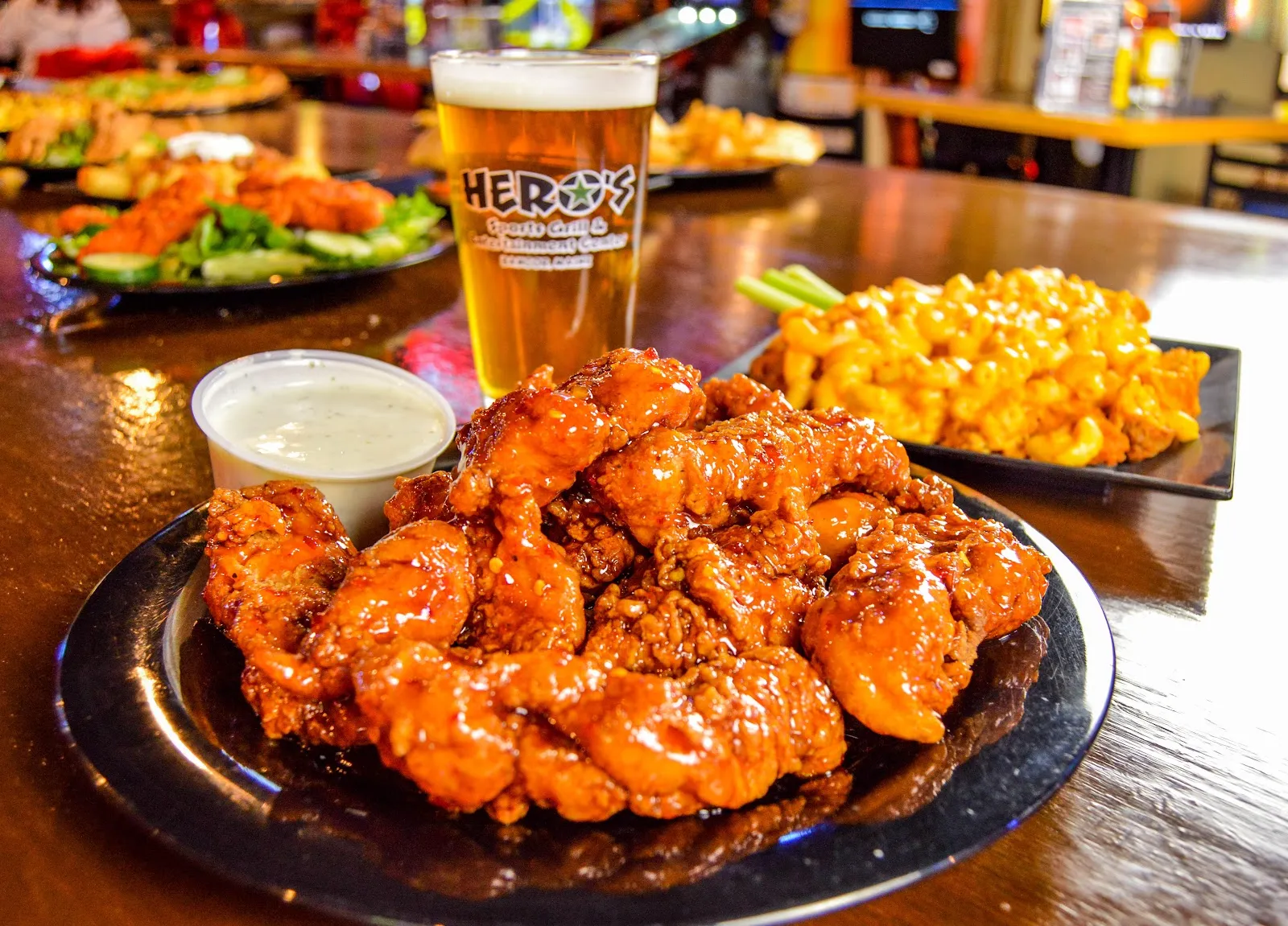 Hero's Sports Grill logo
