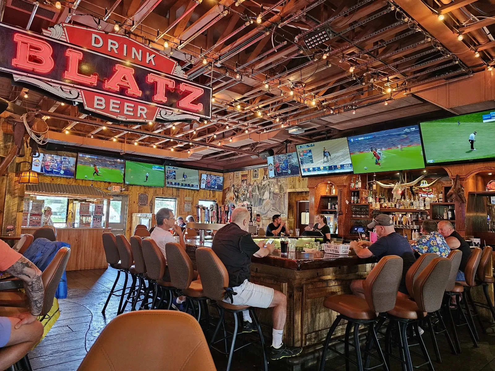 Wild Bill's Sports Saloon - Apple Valley