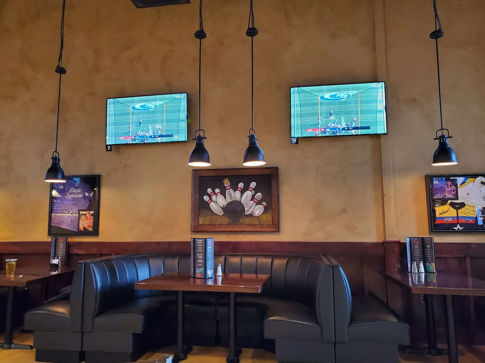 CJ's Sports Bar logo