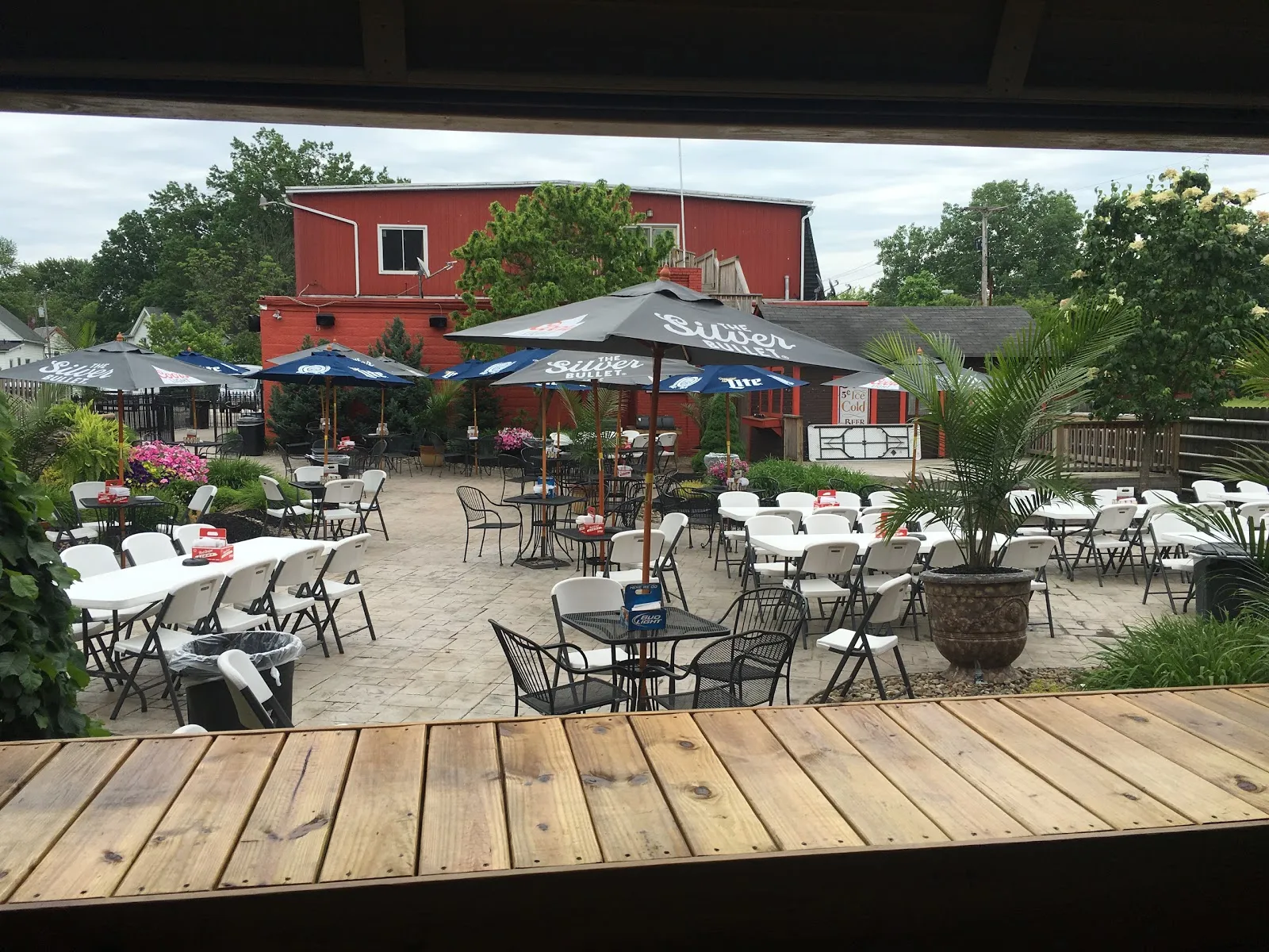 Big Dog Saloon - Image 3