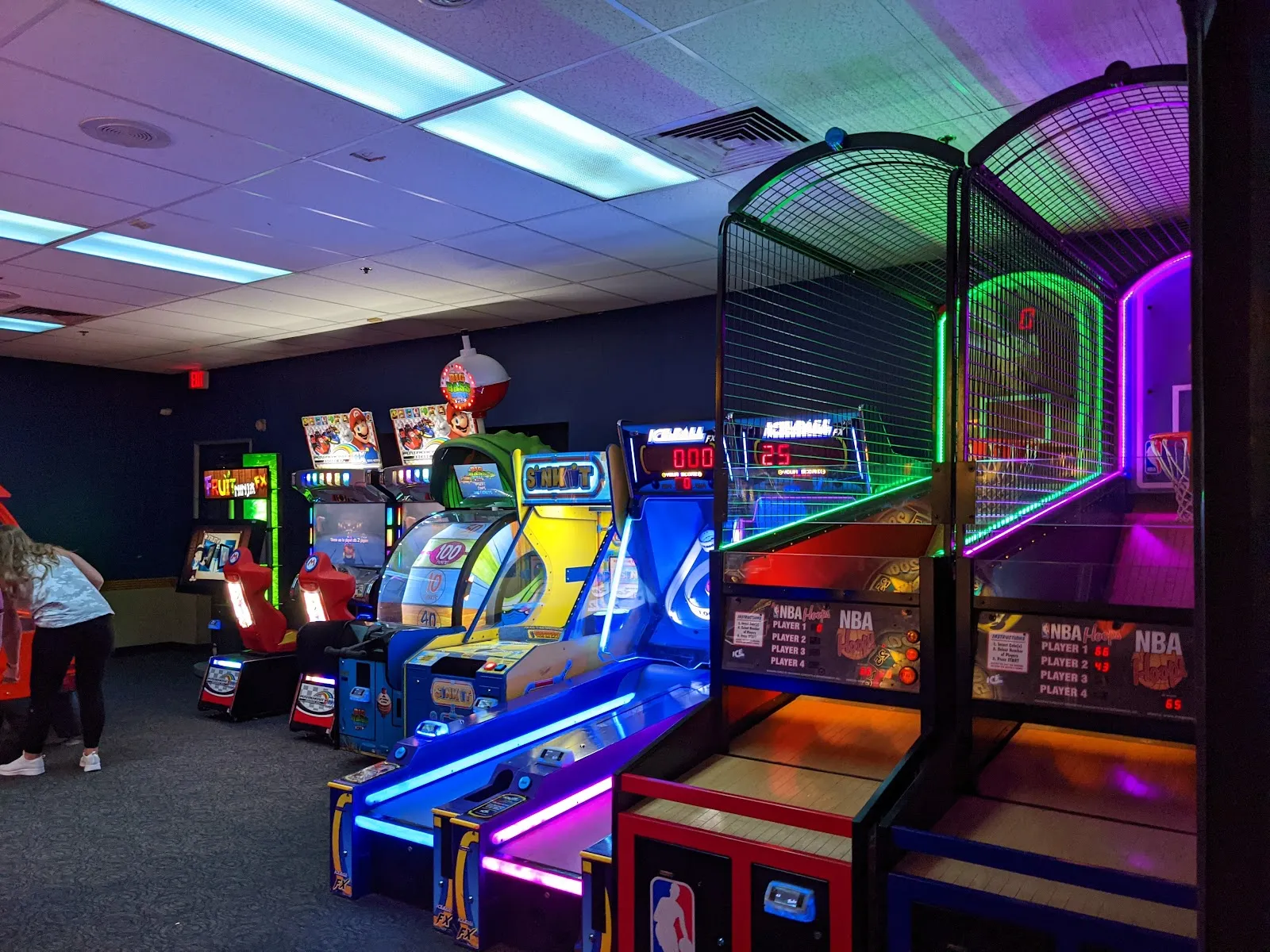 Bowlero Riverview - Image 4