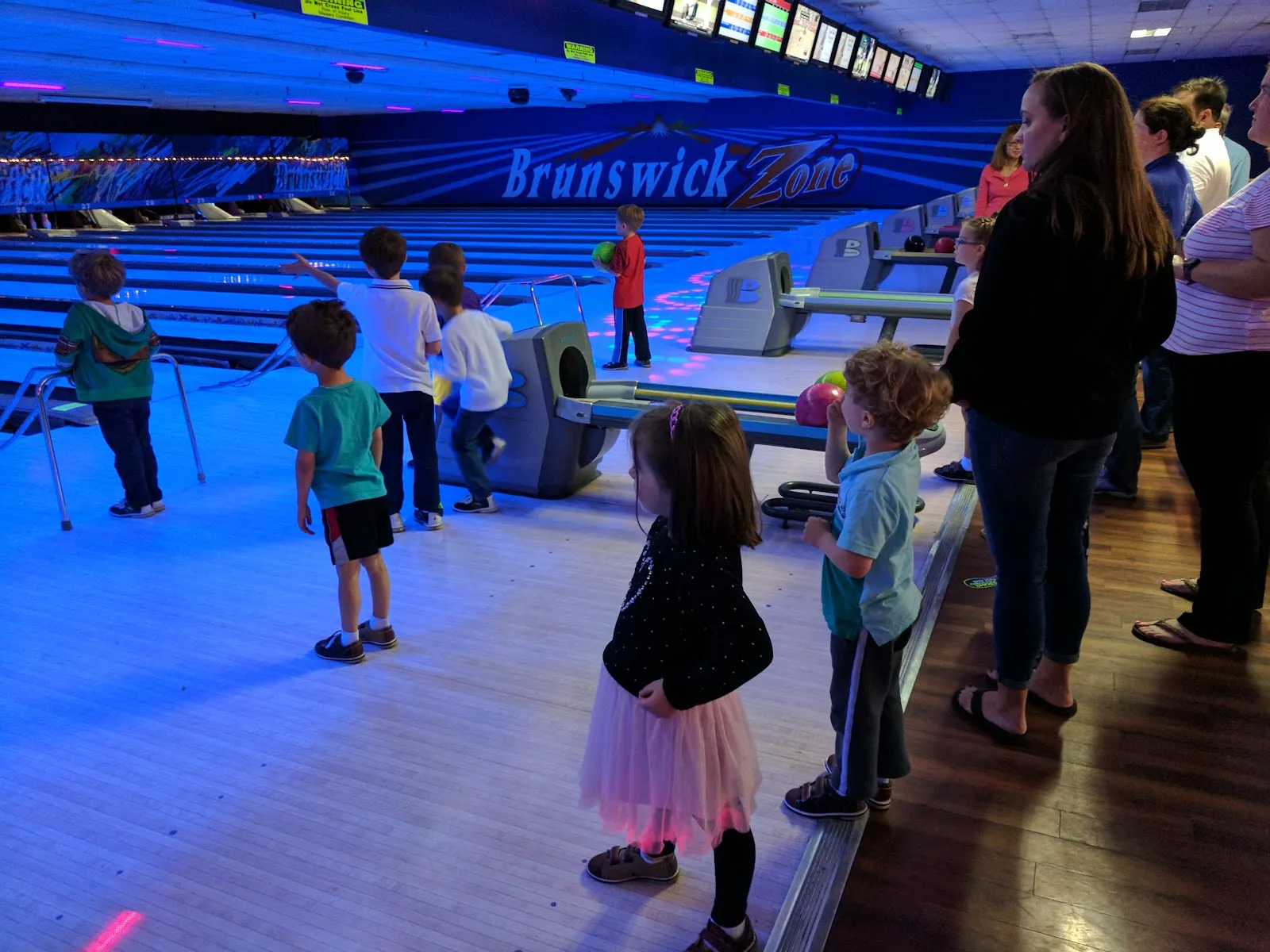 Bowlero Normandy - Image 2