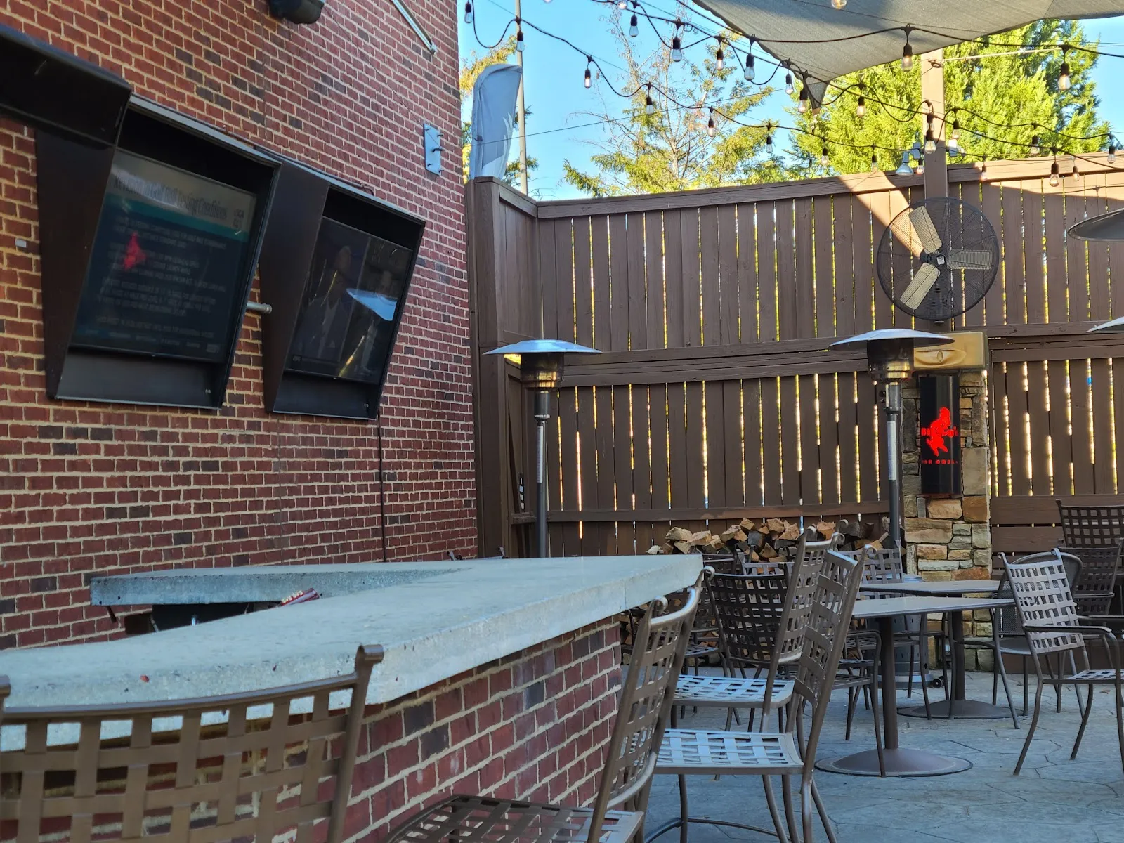 Billy's Sports Grill - Image 3