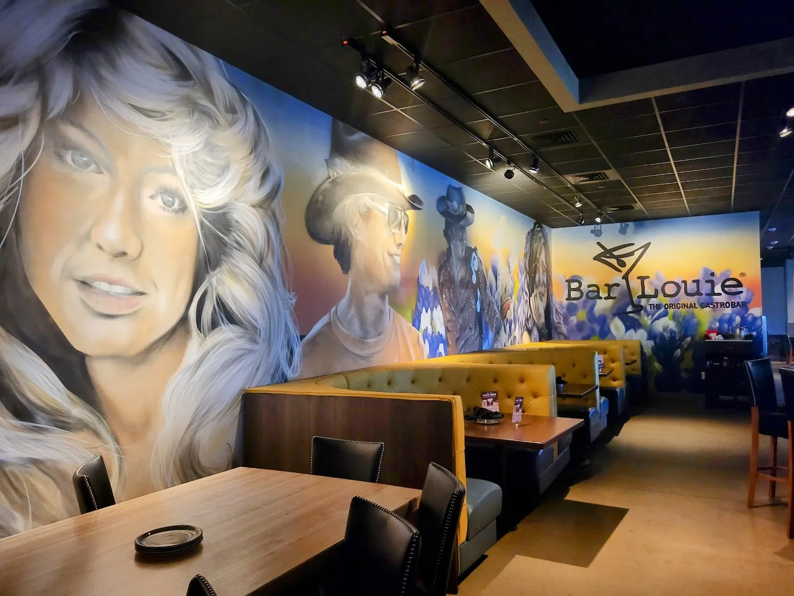 Bar Louie- Round Rock - Image 2