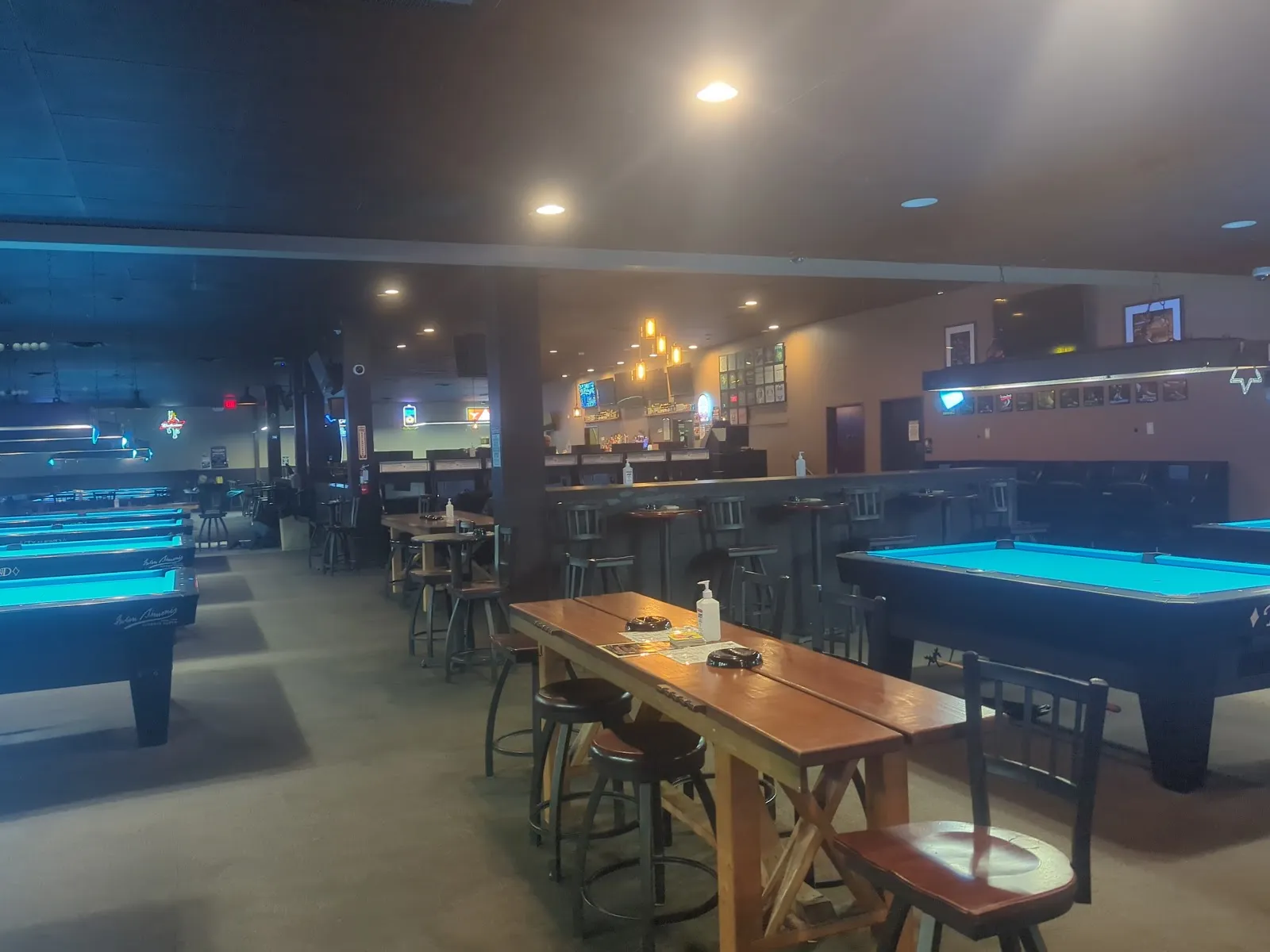 Skinny Bob's Billiards & Sports Bar logo