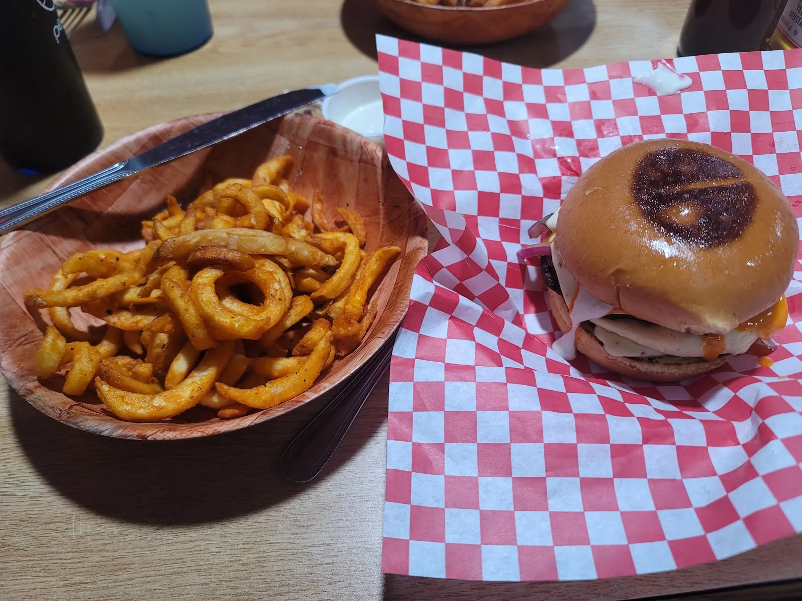 Benchwarmers Restaurant and Delivery - Image 4