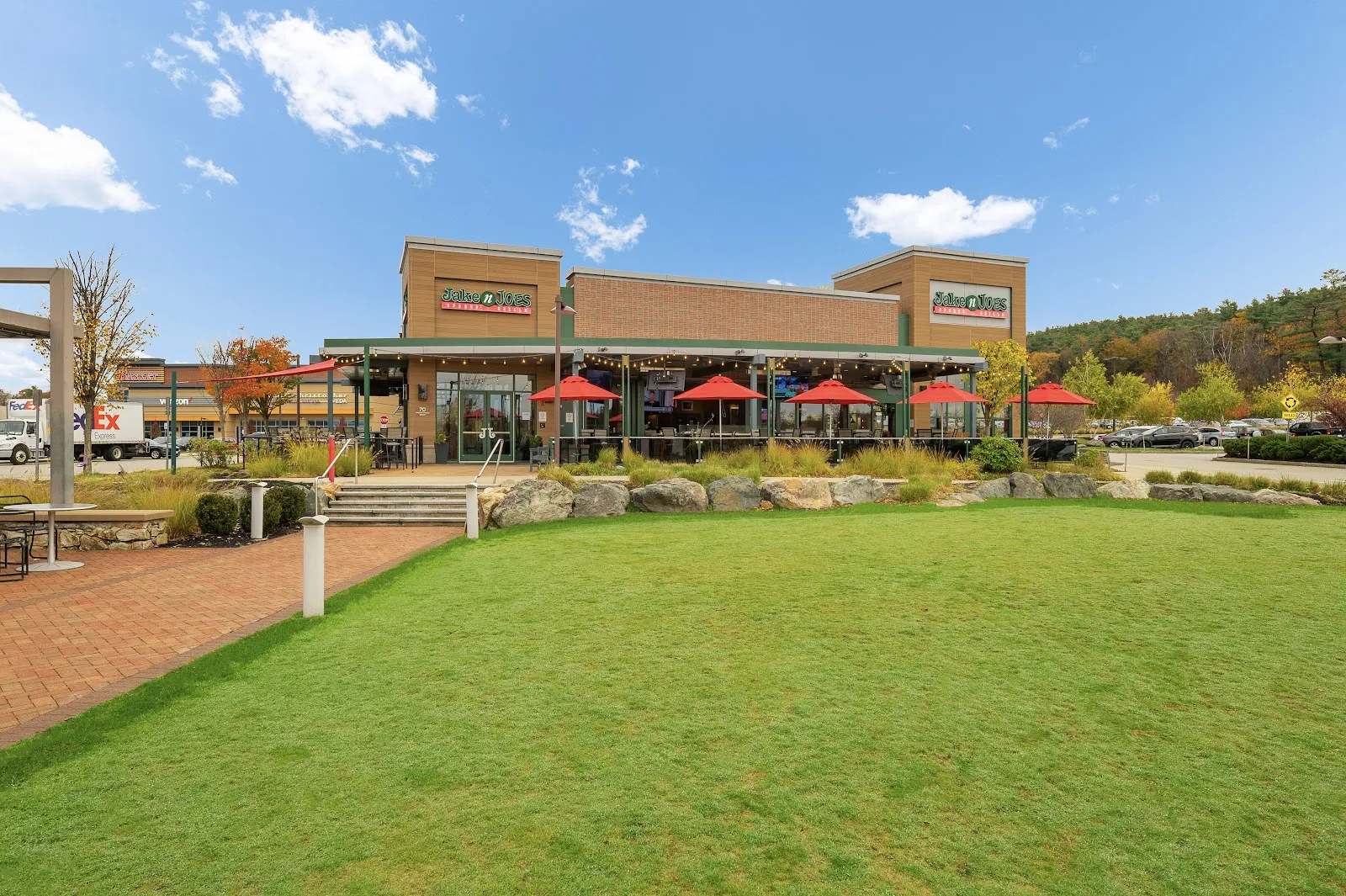 Jake n JOES Sports Grille - Waltham - Image 3