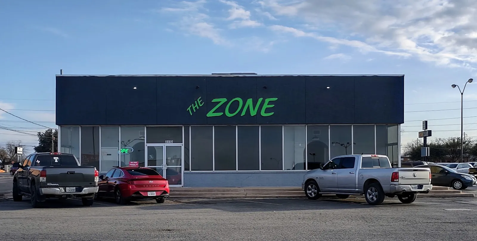 The Zone Grill & Bar - Image 4