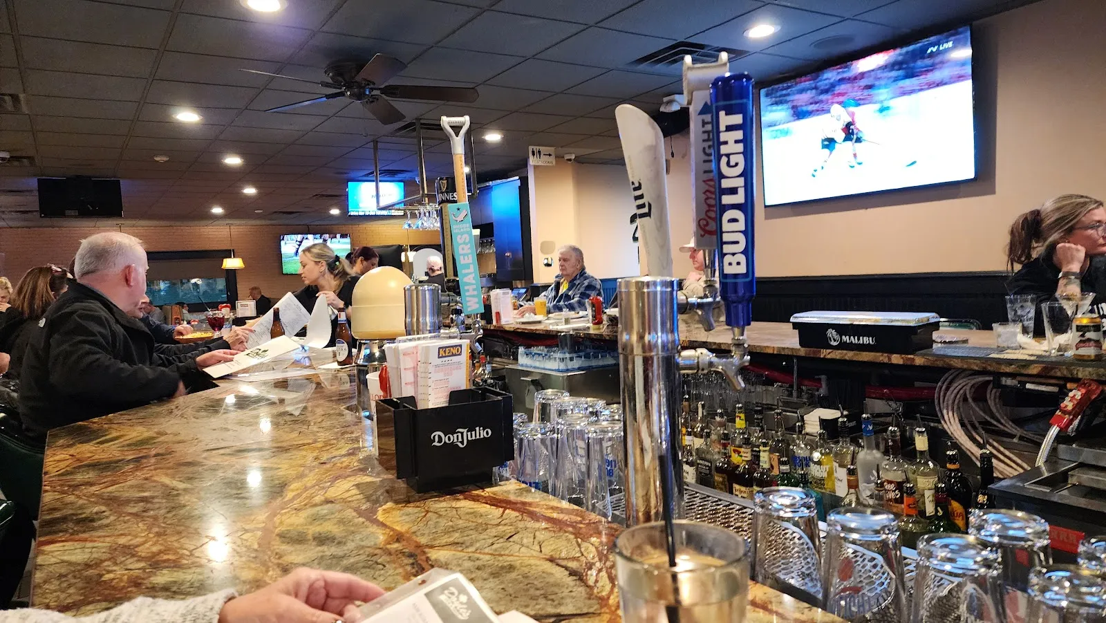 Doyle's Pub & Grill Easton - Image 4