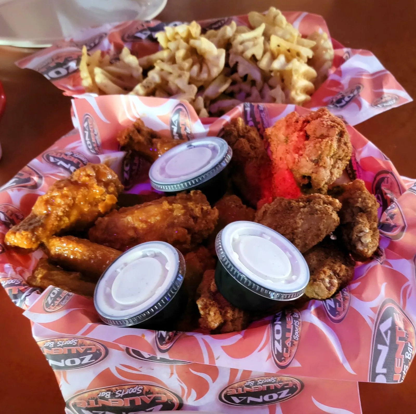 Zona Caliente Sports Bar And Grill - Image 4