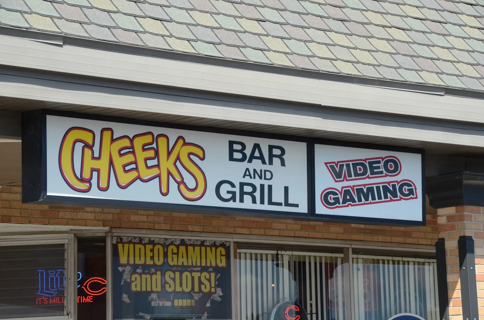 Cheeks Bar & Grill logo