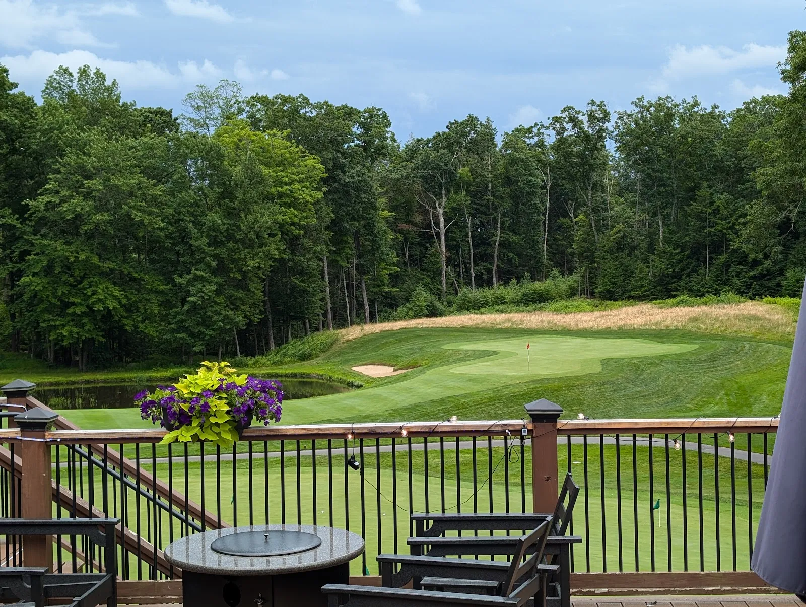 Zeke's Bar and Grill - Image 2