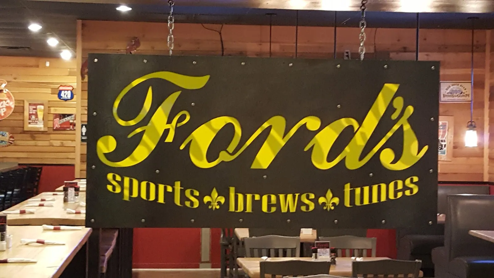 Ford's Sports Bar - Image 4