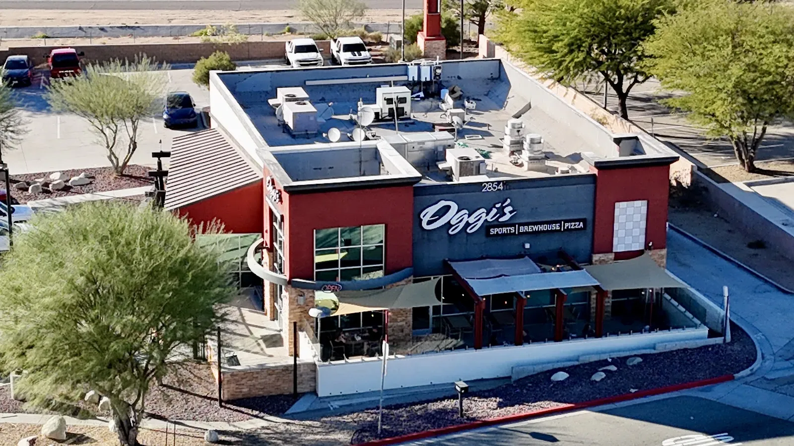 Oggi's Sports Brewhouse Pizza - Image 4