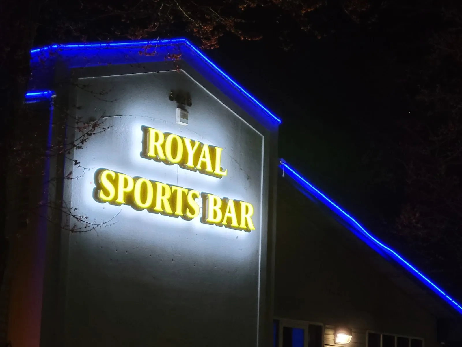 Royal Sports Bar - Image 3