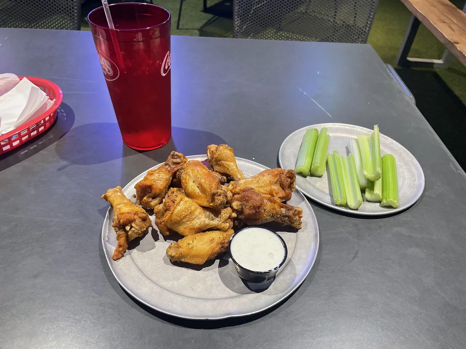 Pluckers Wing Bar logo