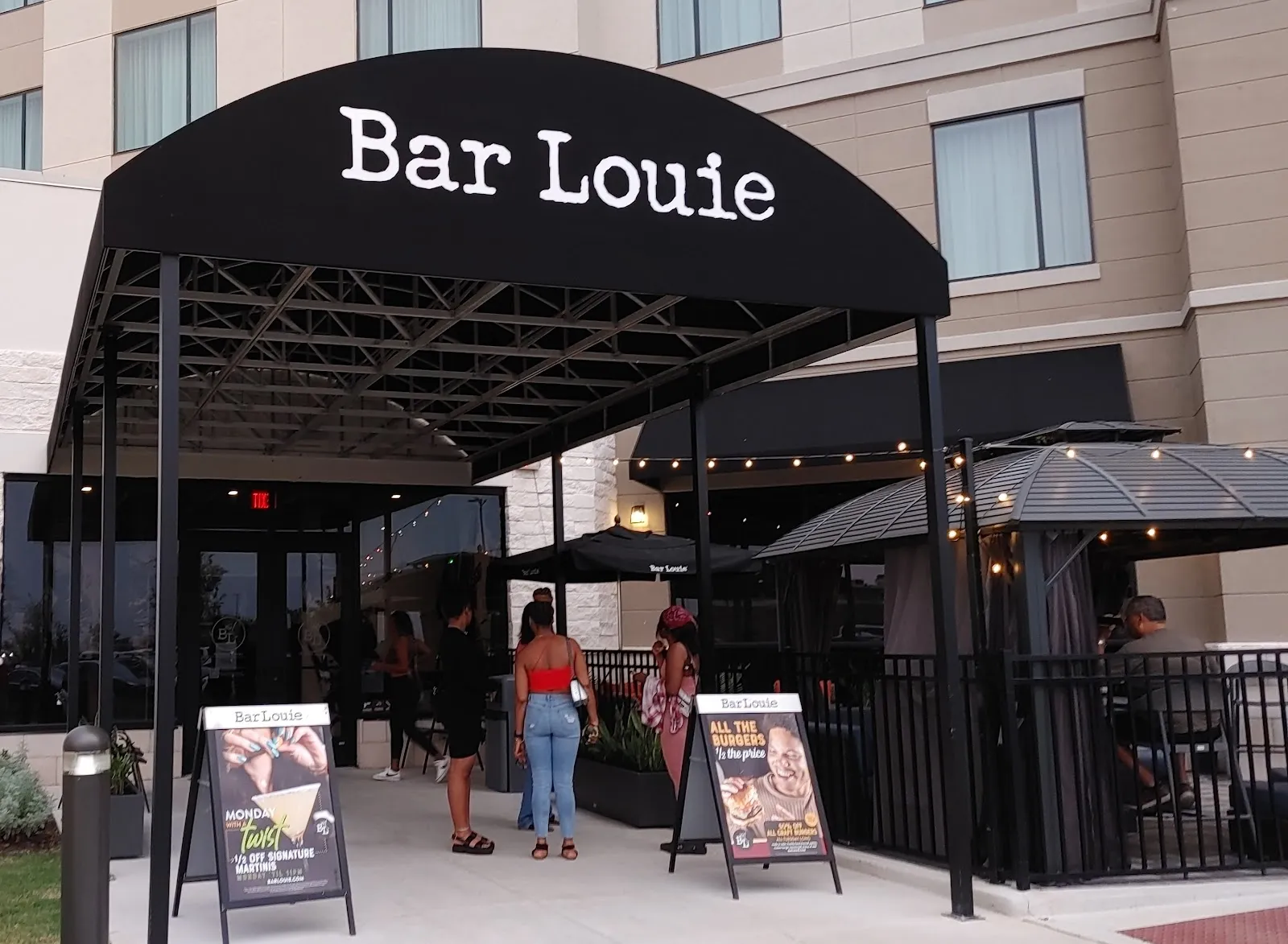Bar Louie- Round Rock - Image 3