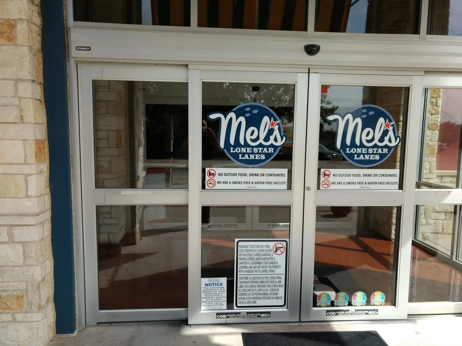 Mel's Lone Star Lanes logo