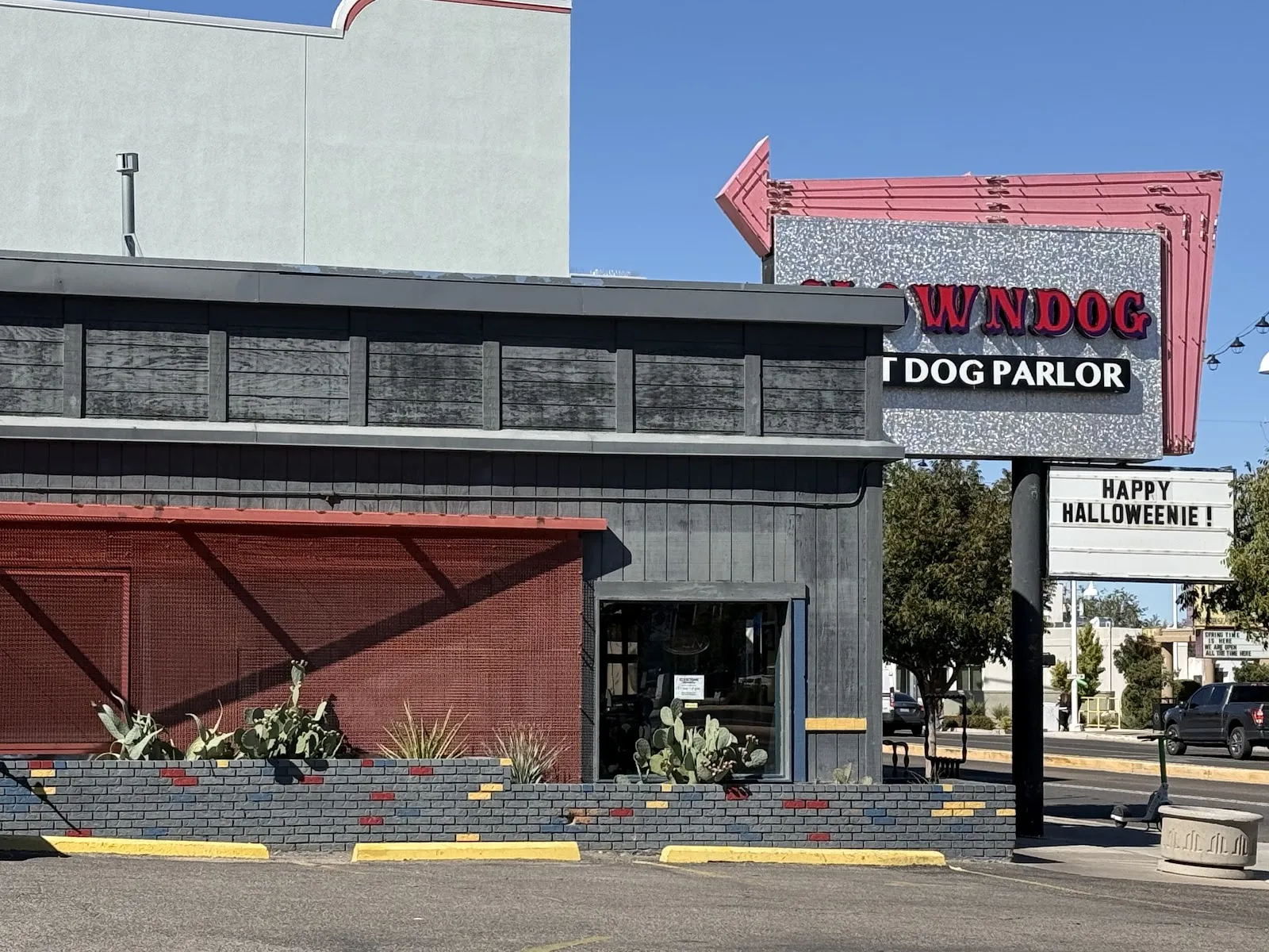 Clowndog Hot Dog Parlor - Image 2