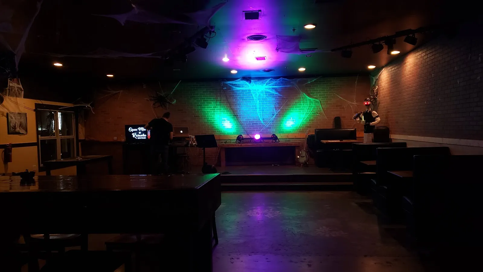 Owlz Pub logo