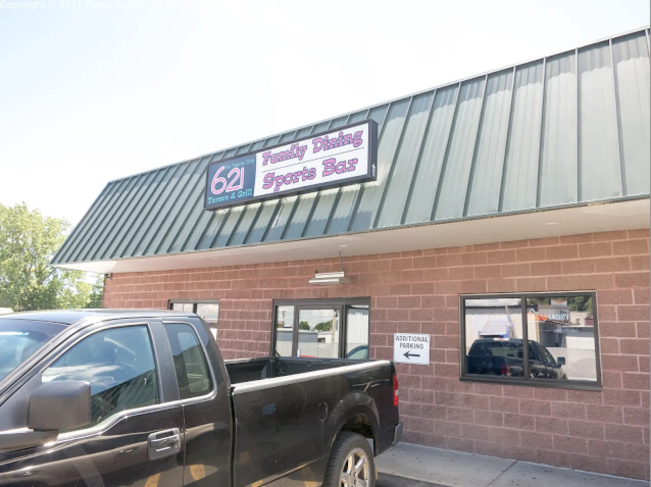 Six Twenty-One Tavern & Grill - Image 4