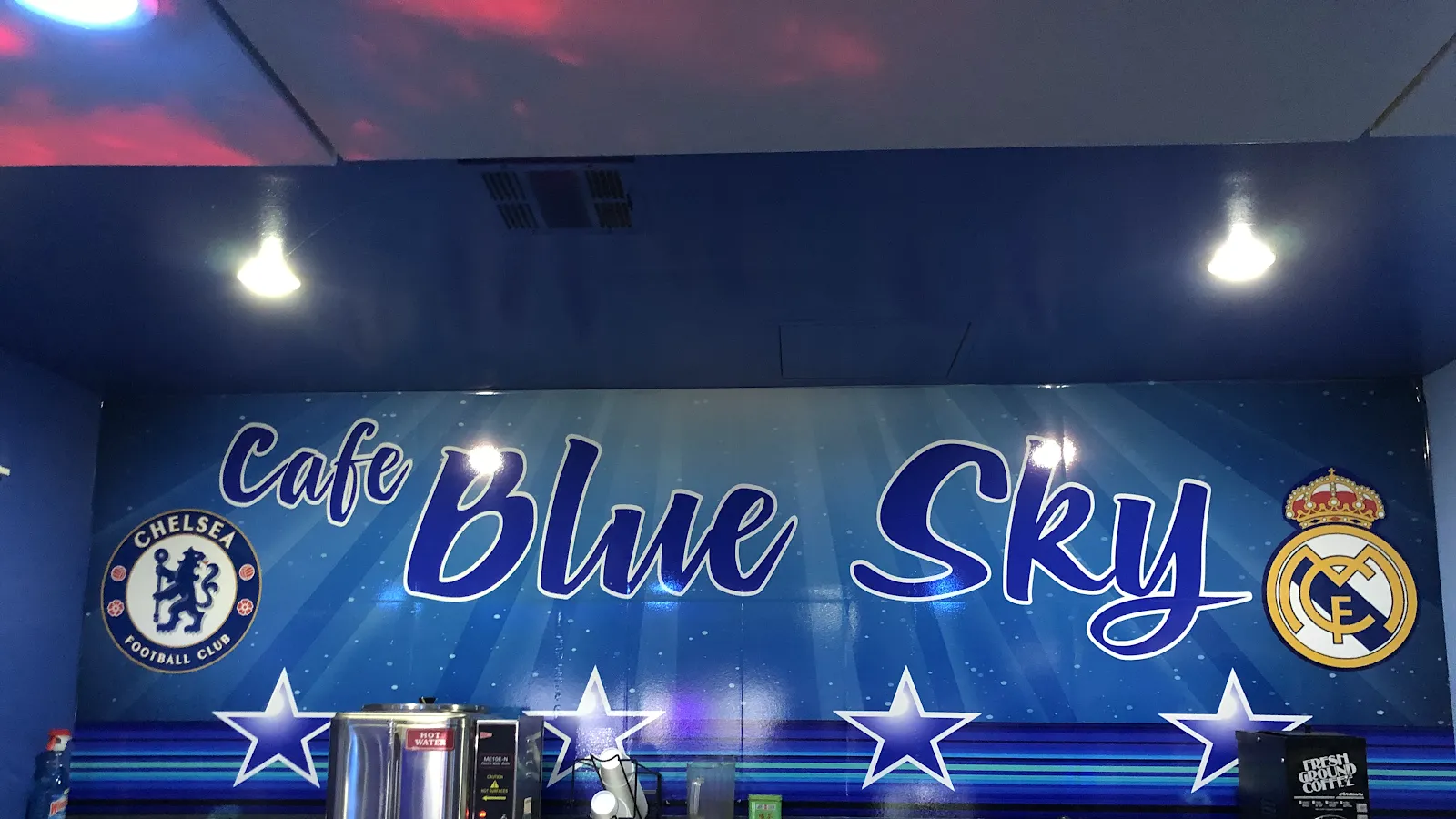 Cafe Blue Sky - Image 3