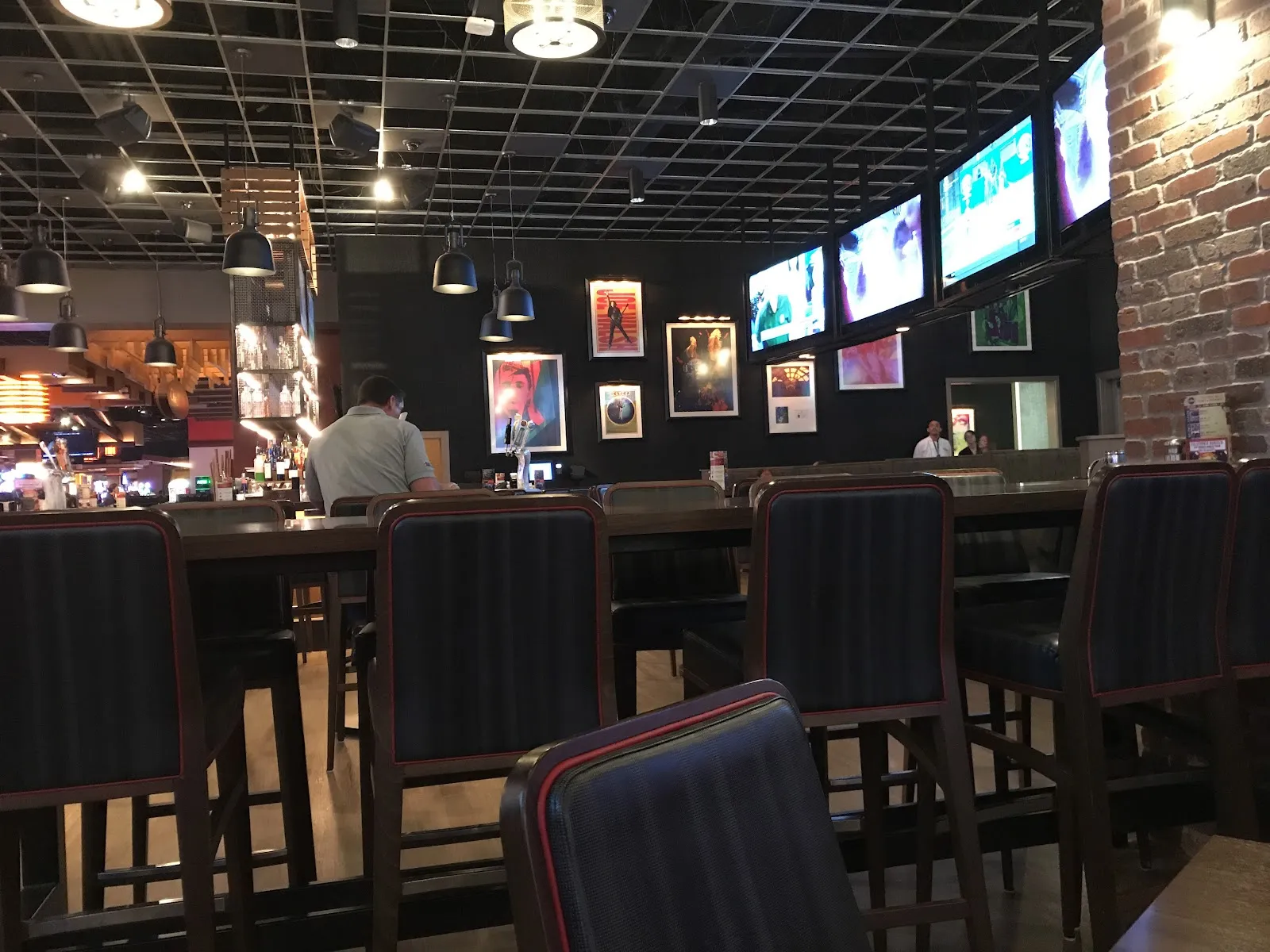 Tin Lizard Bar & Grill