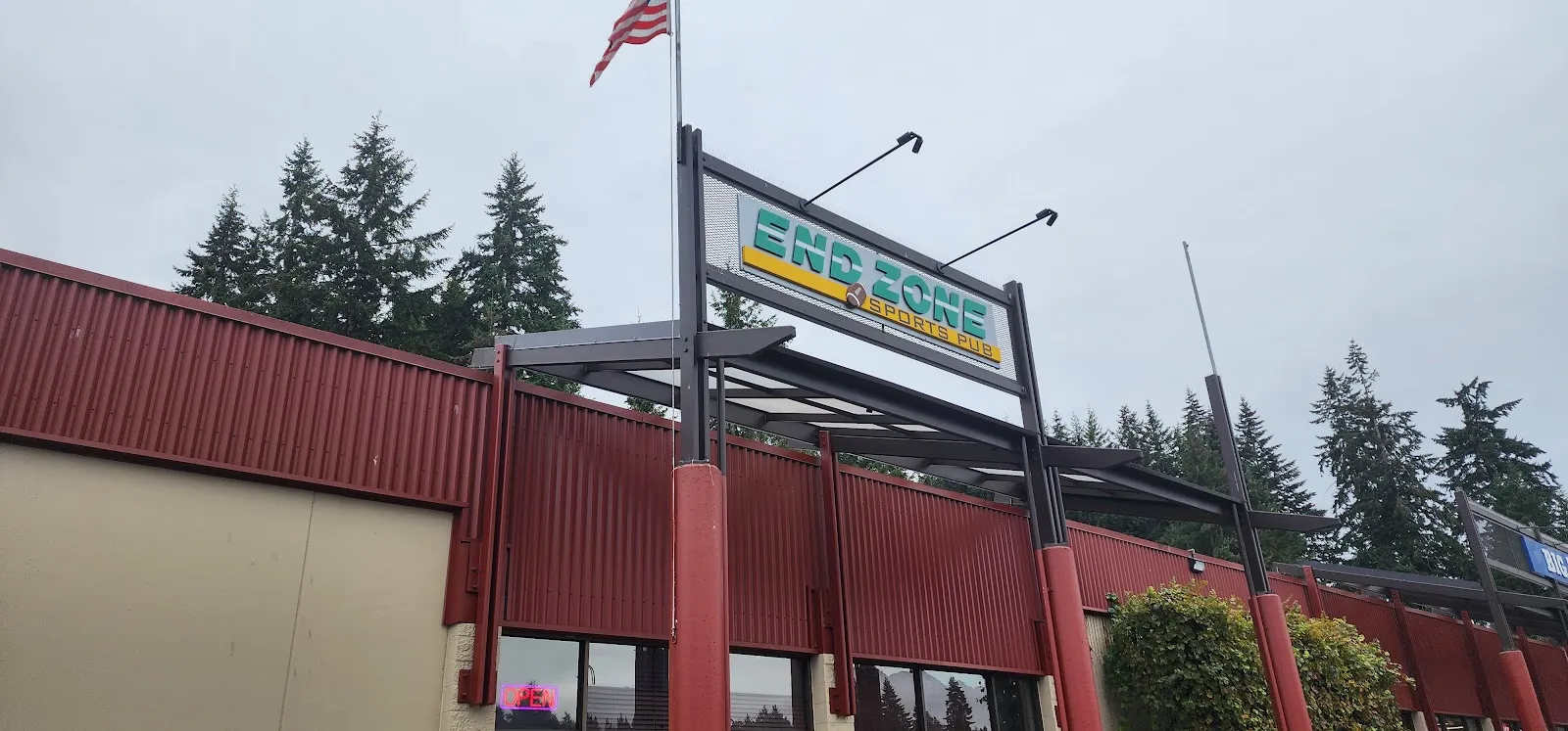 The End Zone Sports Pub - Image 4