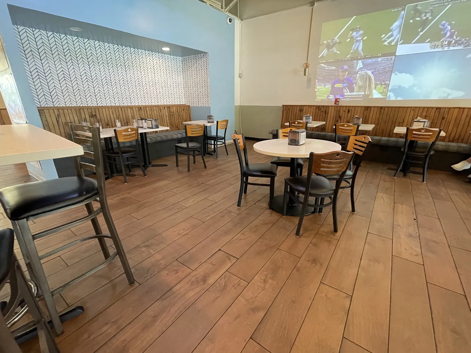 Moody's Kitchen and Bar - Image 3