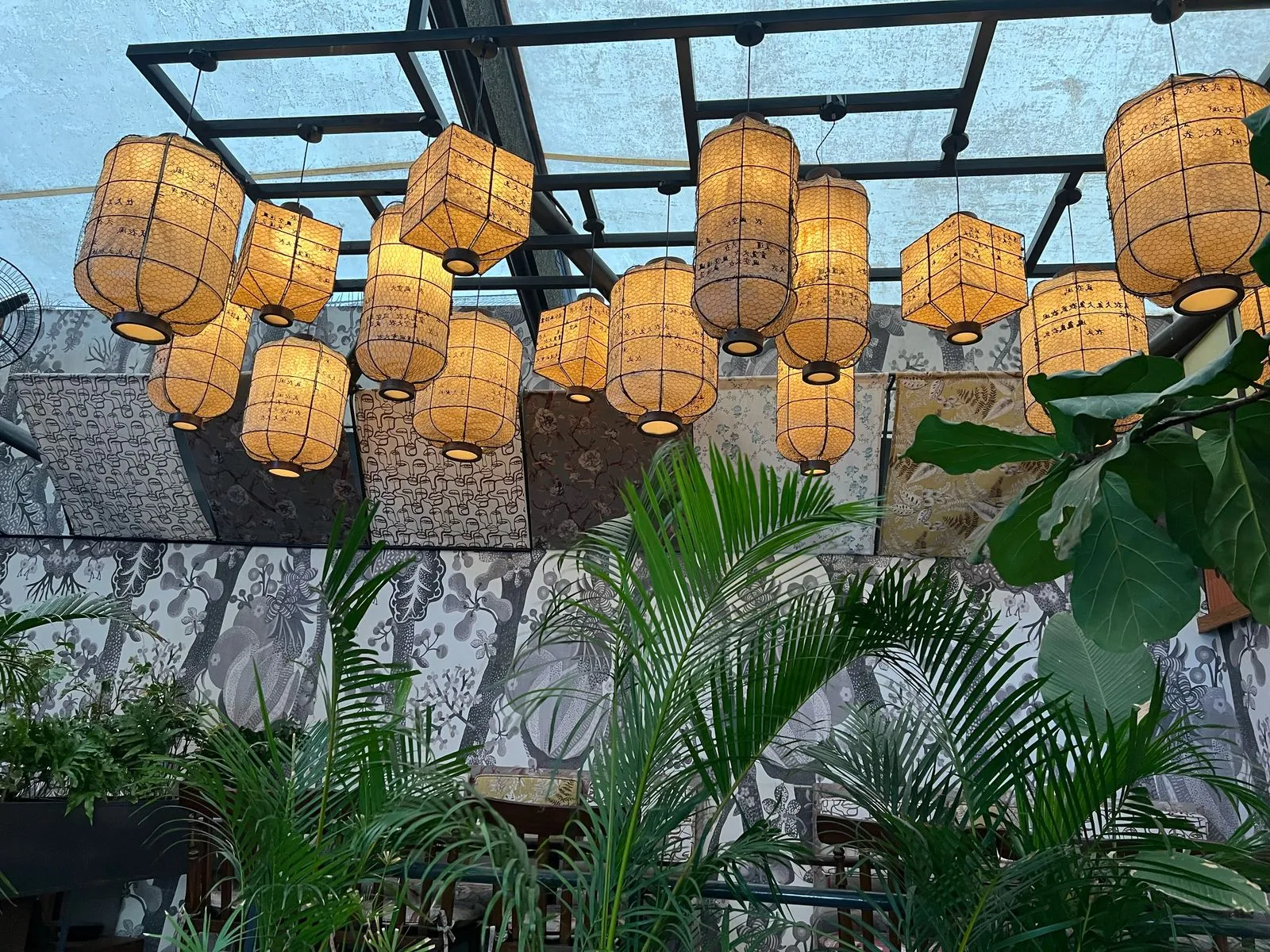 Siren Bar & Restaurant - Image 2