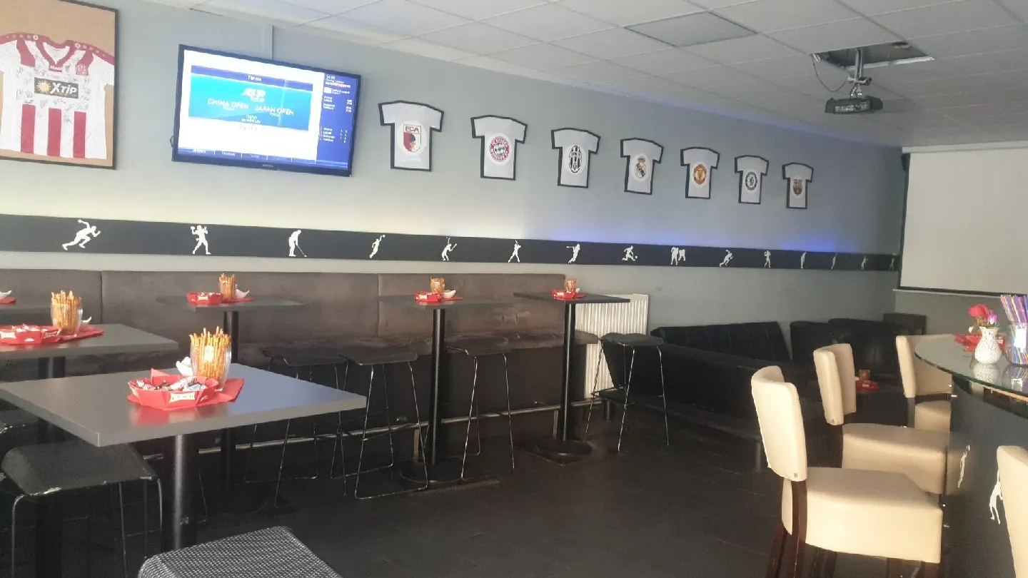 Arena Sportsbar Cafe & Bar - Image 4