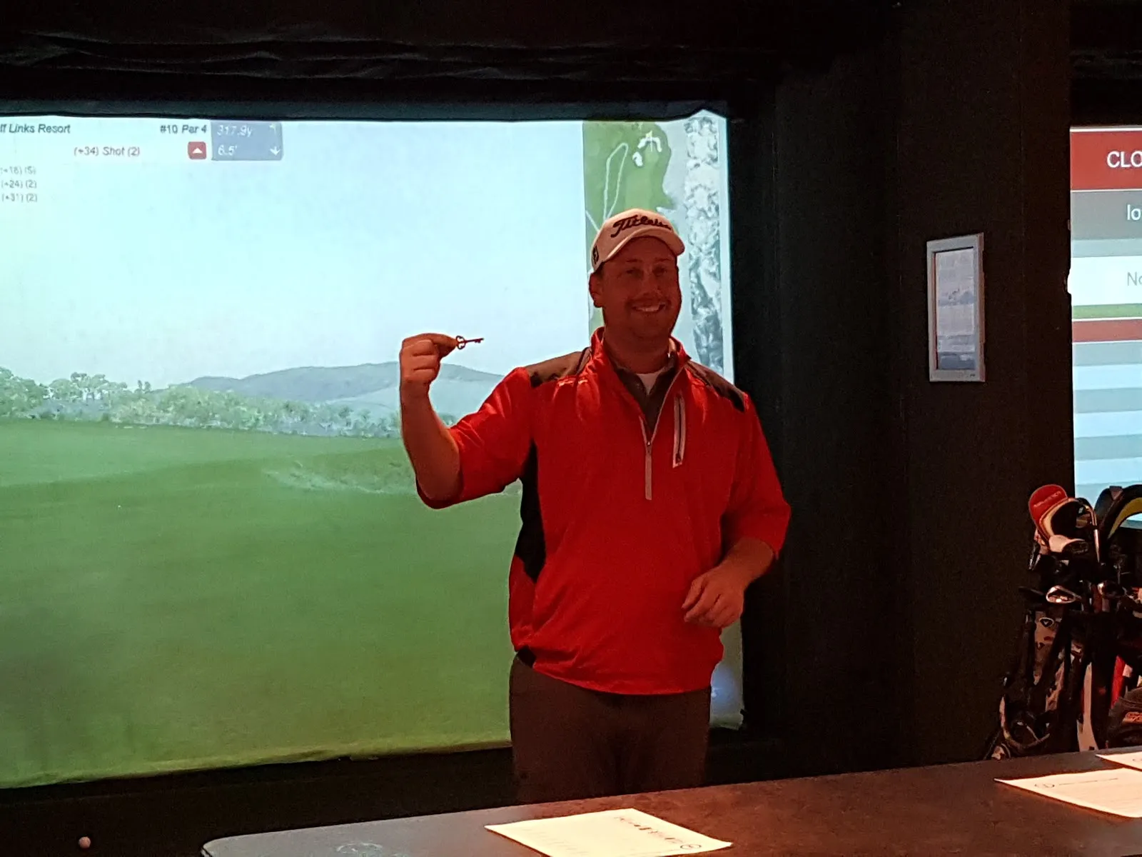 Metro Fairway Indoor Golfing - Image 4