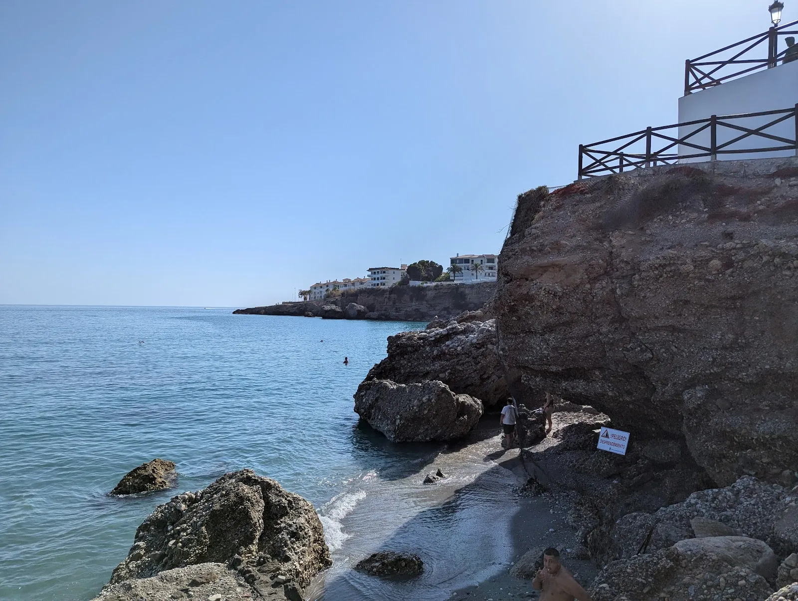 Maxwell's Bar Nerja - Image 2