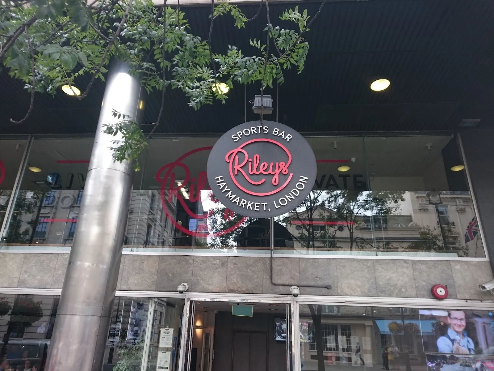 Rileys Sports Bar Haymarket - Image 2