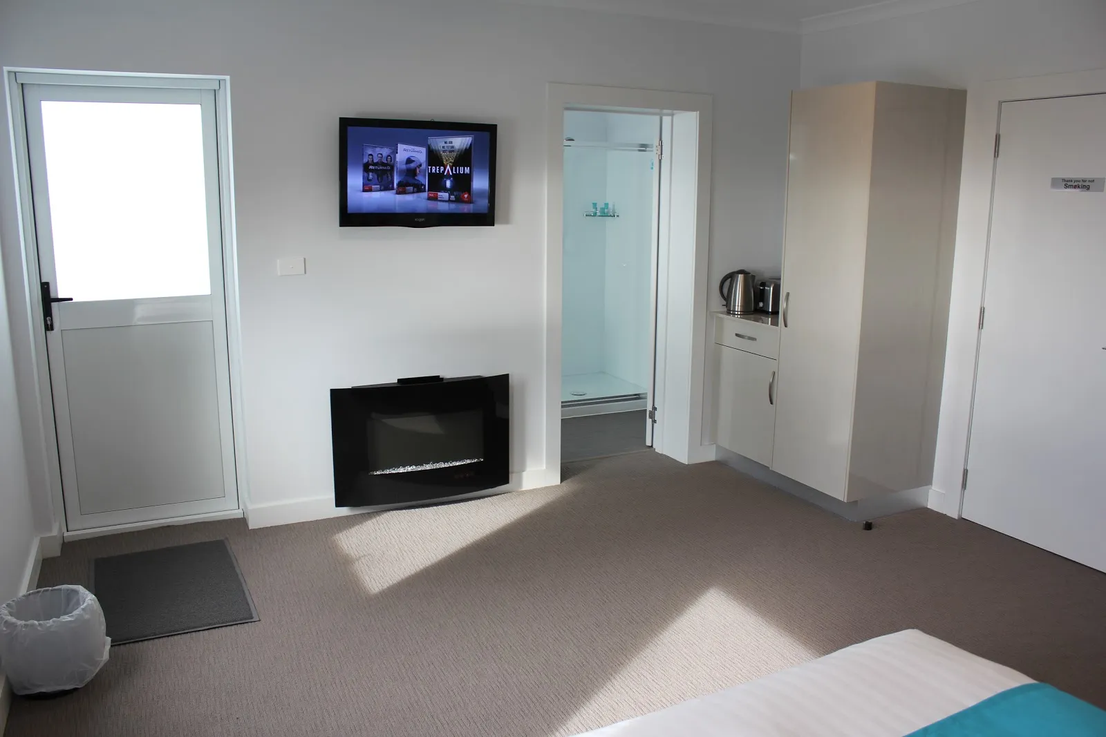 Beach Hotel - Image 4