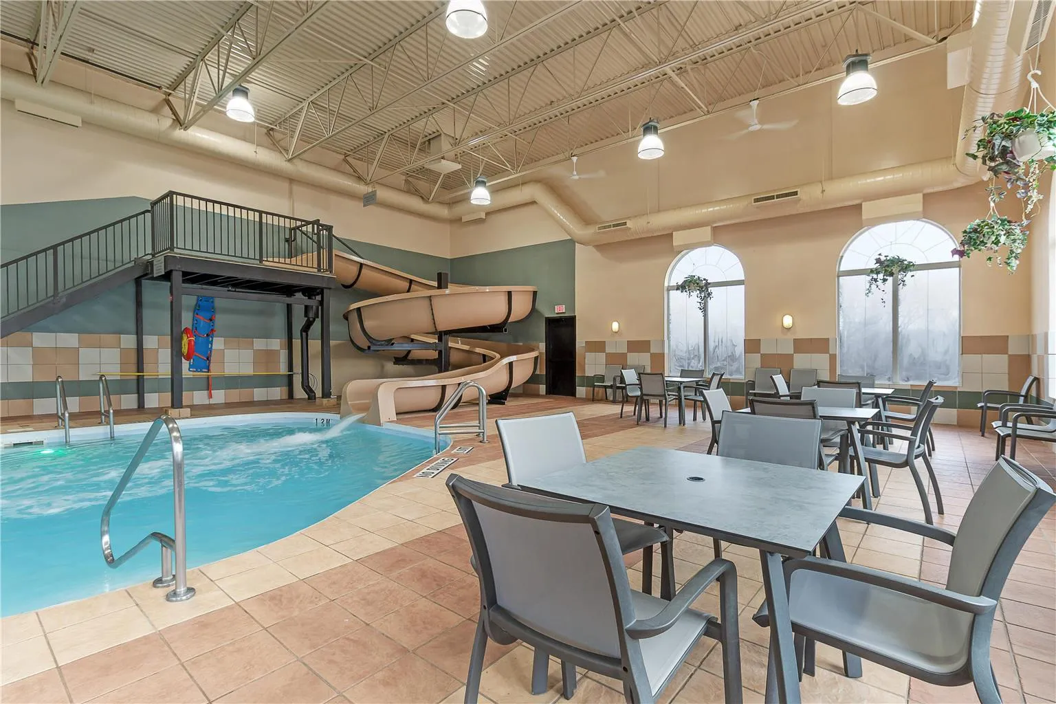 Cambridge Hotel - Image 4