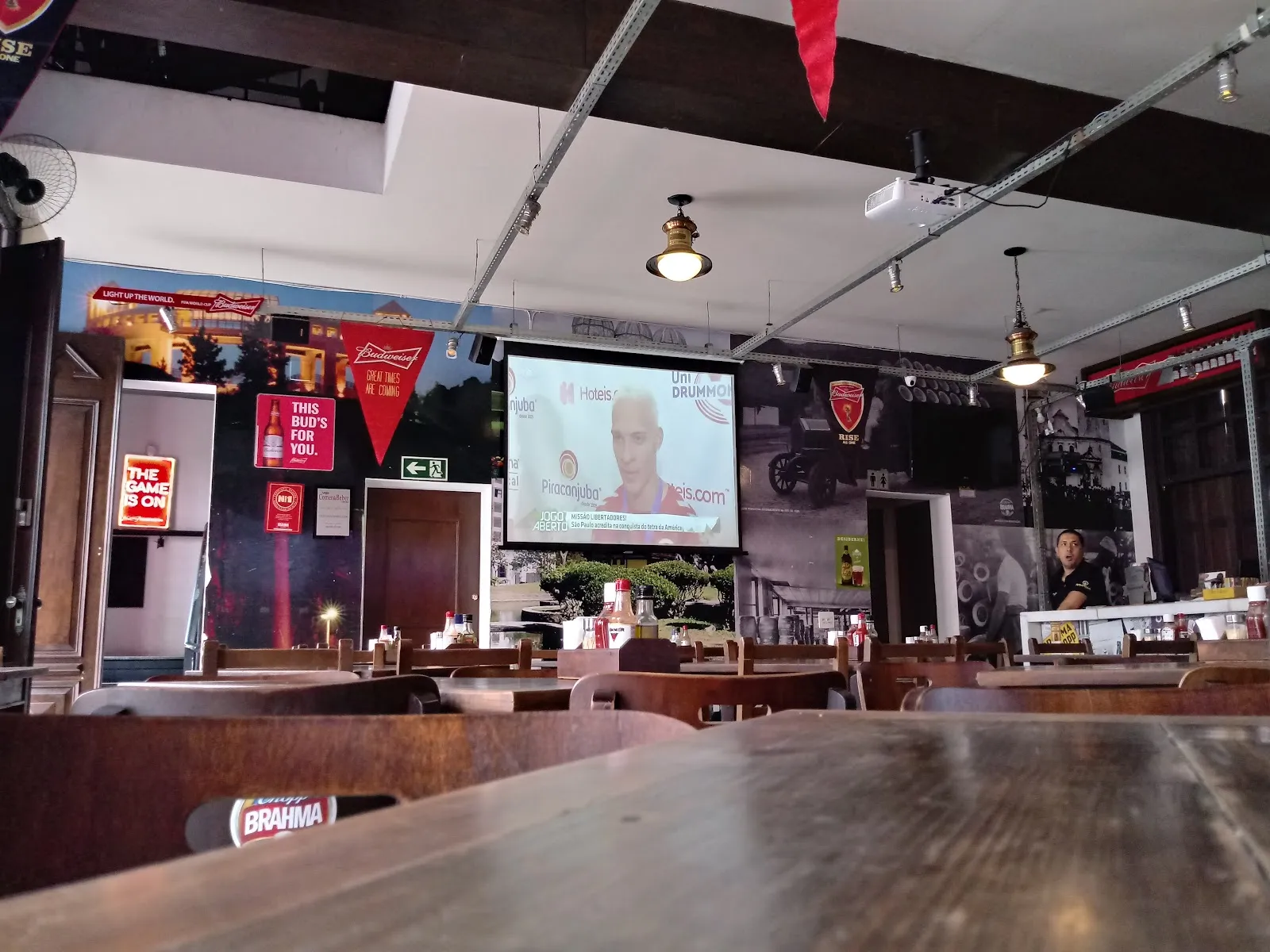 Cartolas Sports Bar