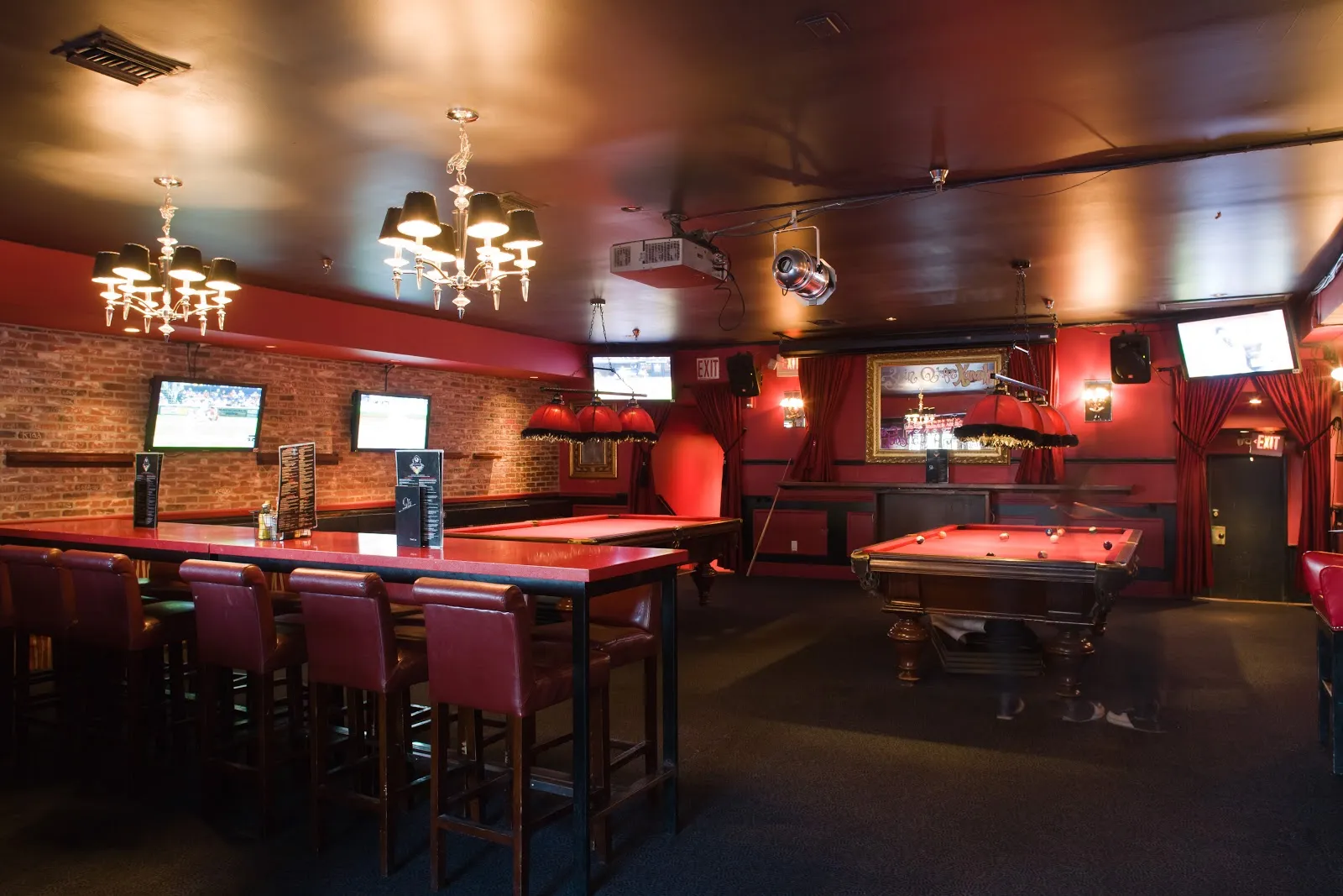 Q's Billiard Club - Image 2