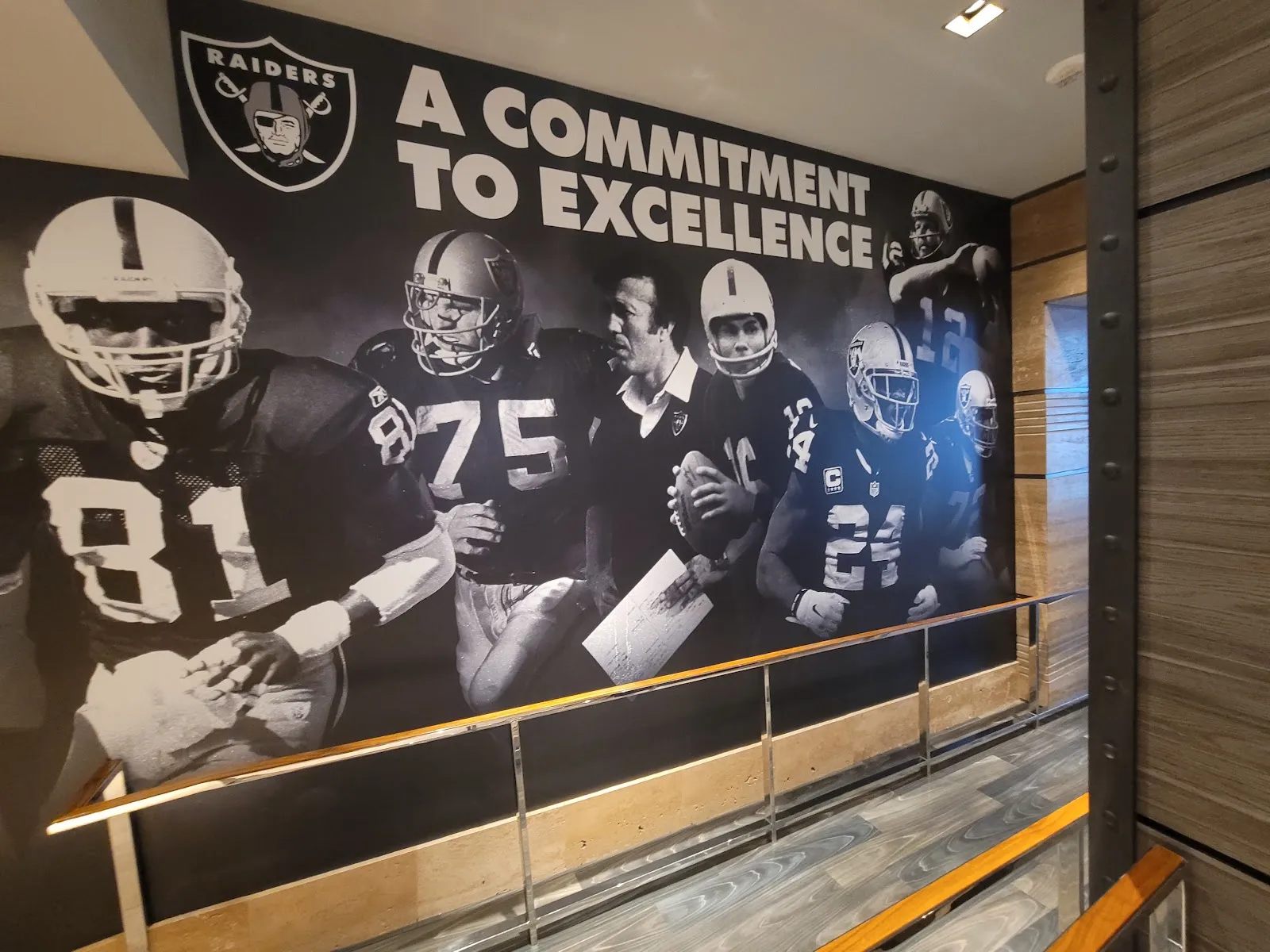 Raiders Tavern & Grill - Image 4
