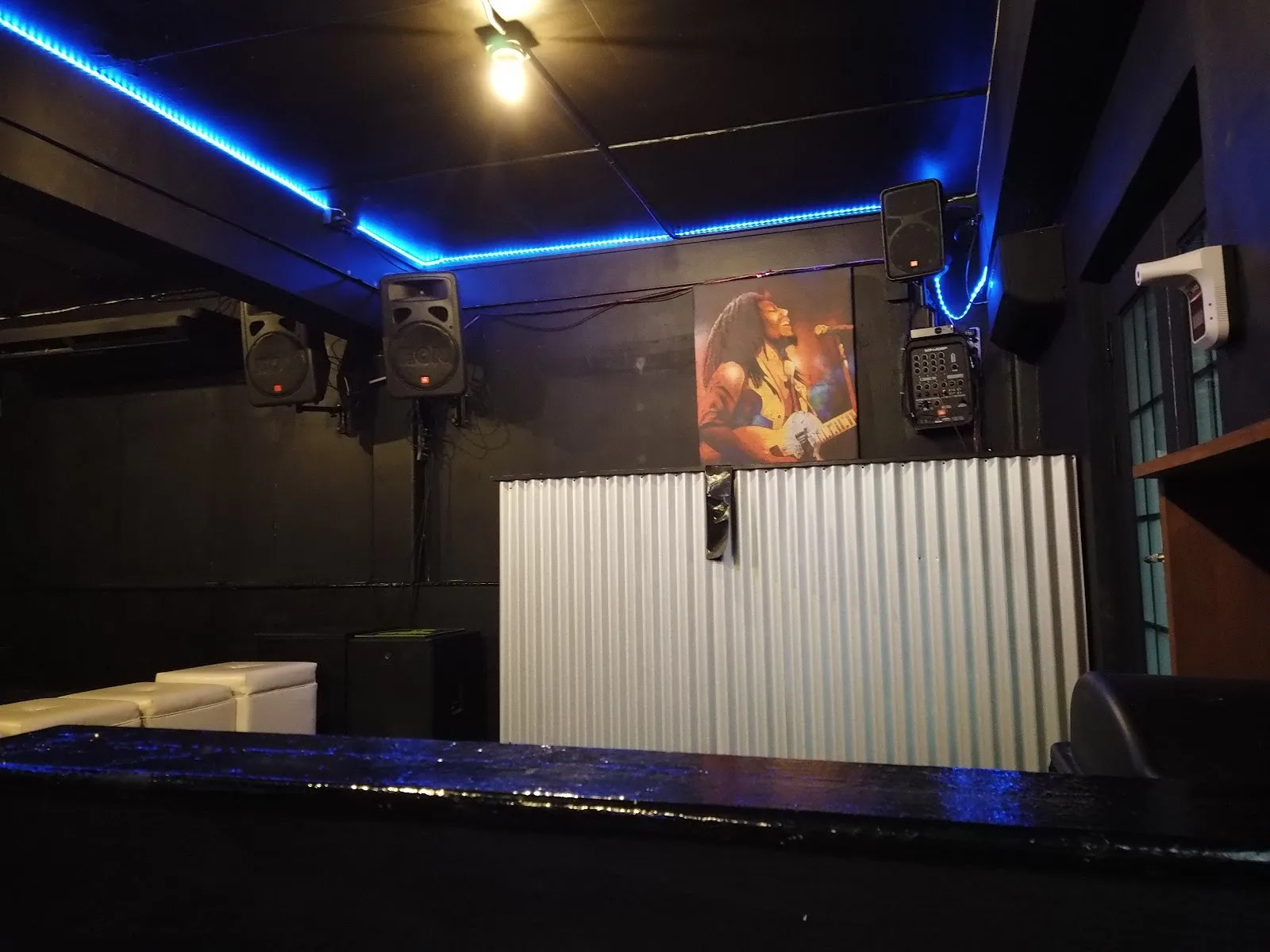 145 Sports Lounge - Image 4