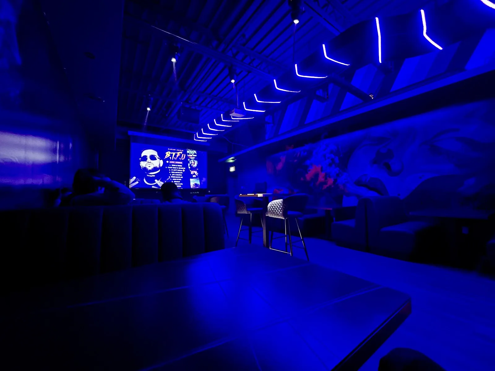 The og's pool & sports bar