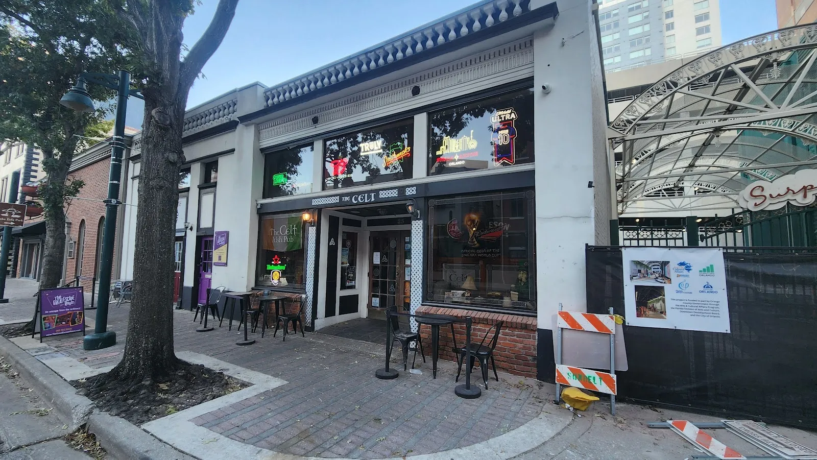 Harp & Celt Irish Pub & Restaurant - Image 4