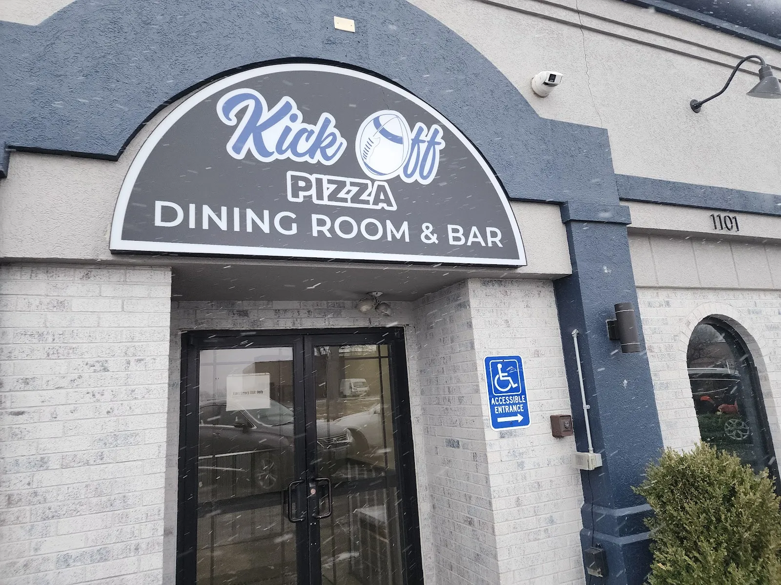 Kick Off Pizza & Sports Bar - Image 4