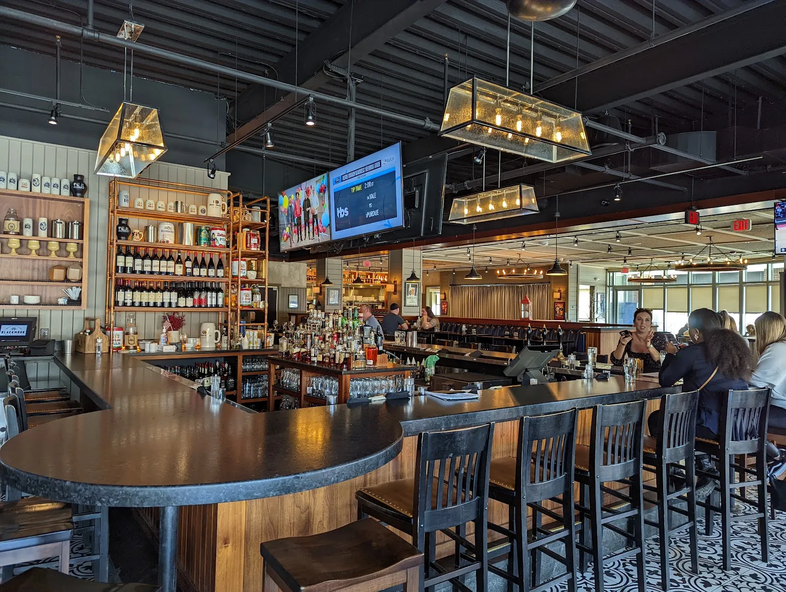 Blackmoor Bar + Kitchen - Image 3