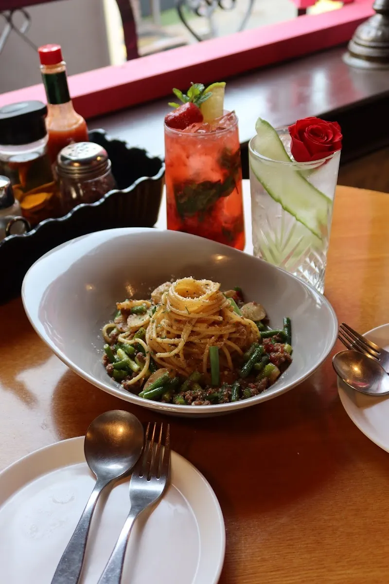 The Rose & Crown Ale House logo