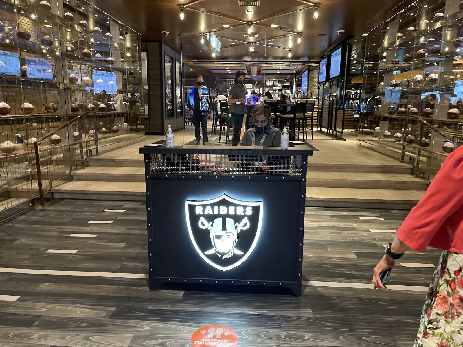 Raiders Tavern & Grill - Image 3