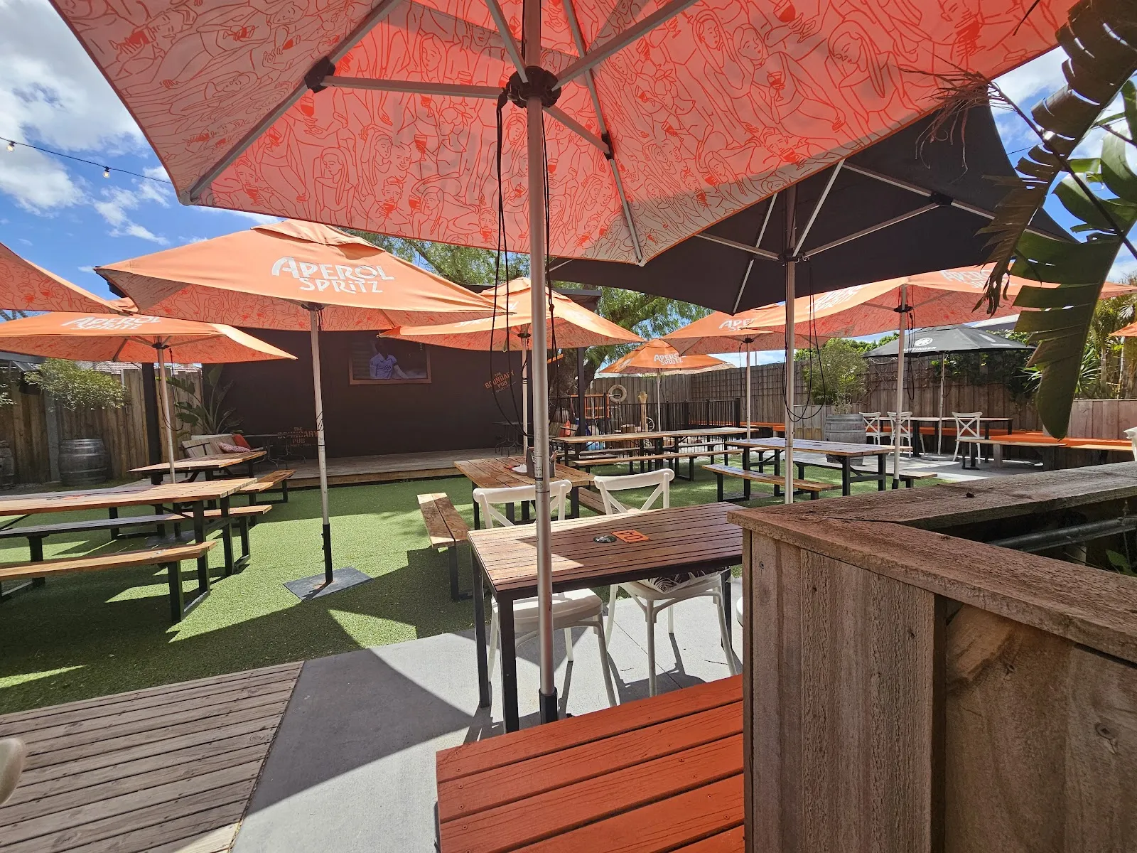 Hally's Bar - Image 2