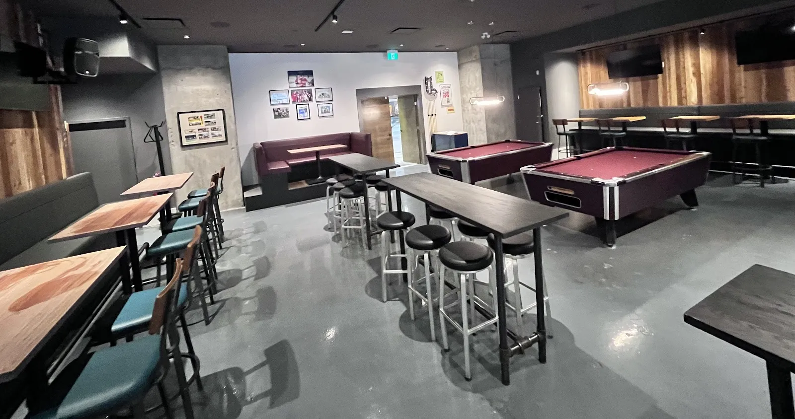 Garage Sports Bar - Image 2